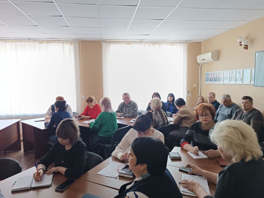 Игорь Лызов: На еженедельном аппаратном совещании с начальниками управлений, отделов, секторов администрации округа и руководителями учреждений рассмотрели ряд вопросов