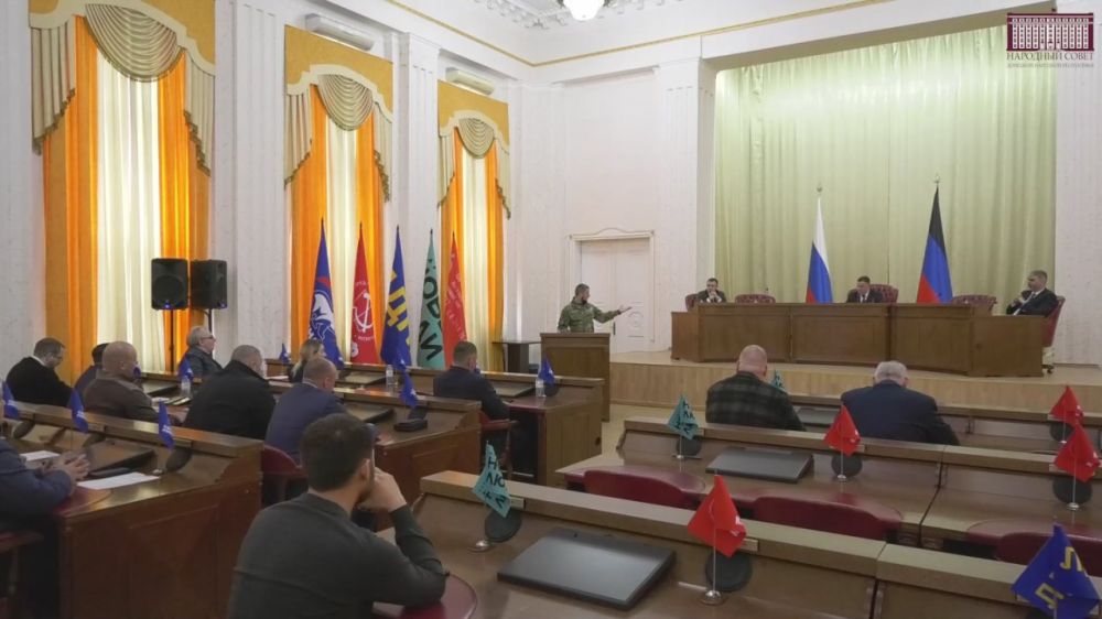 Председатель Народного Совета ДНР Константин Кузьмин и депутаты парламента поддержали всенародную акцию «Живая память благодарных поколений»