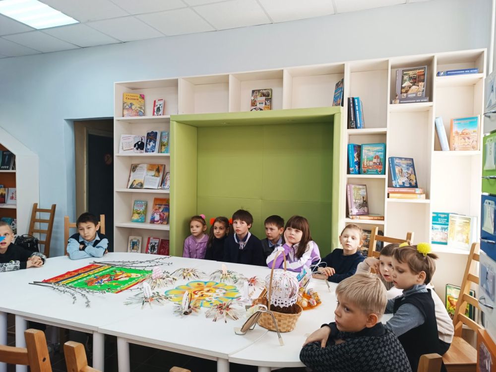 Игорь Мартынов: Мероприятие для детей. В библиотеке-филиале № 2 семейного чтения прошла игровая программа «Светлой Пасхи день!» с участием обучающихся 1 и 2 класса школы-интернат № 2 городского округа Енакиево