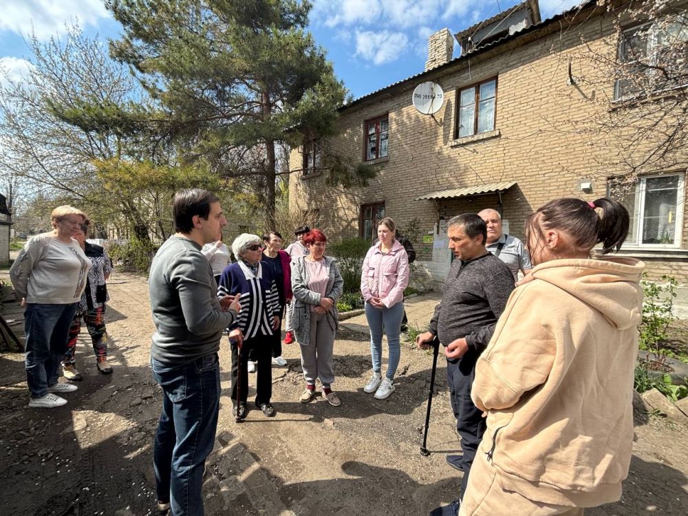 Заместитель главы Администрации Шахтерского муниципального округа встретился с жителями Ждановки