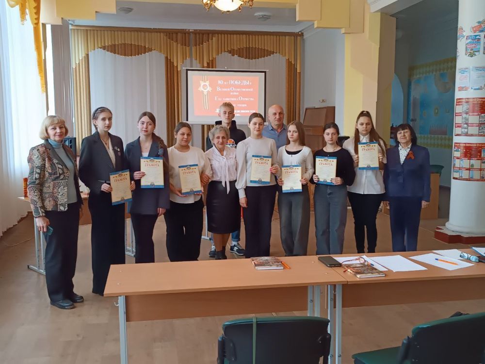 Школьники Ждановки поучаствовали в конкурсе чтецов