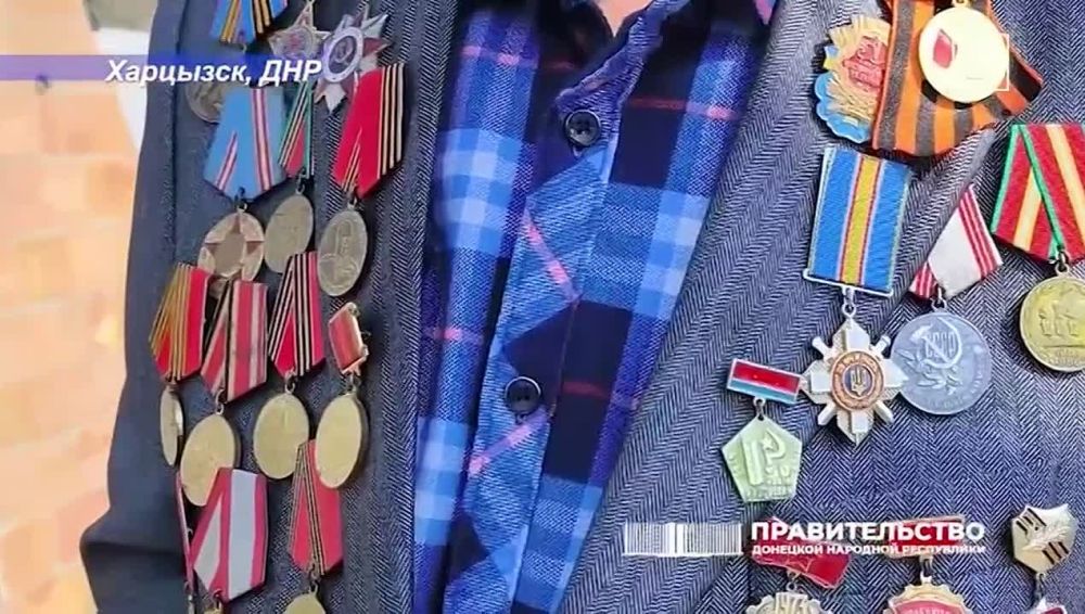 Подарок для ветерана! Фронтовика из Харцызска поздравил Андрей Чертков, в преддверии Дня Великой Победы!