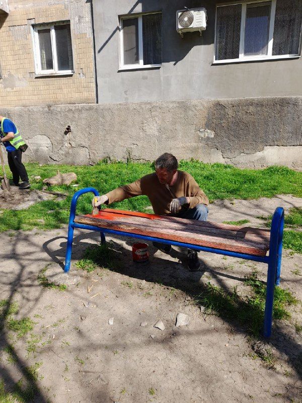 Силами коммунальных предприятий были проделаны работы по наведению чистоты и порядка на территории г. Моспино: