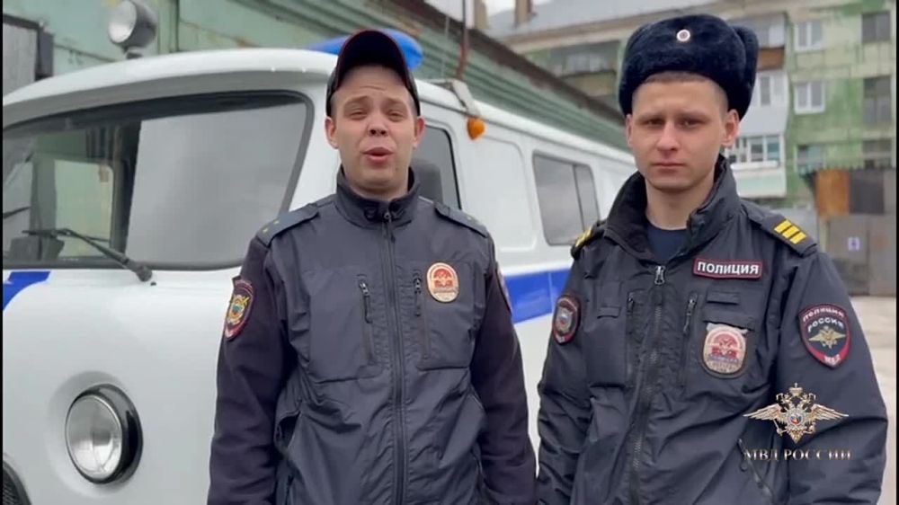 Ирина Волк: Мои коллеги из патрульно-постовой службы полиции ОМВД России «Полевской» Свердловской области – прапорщик полиции Дмитрий Чистяков и сержант полиции Кирилл Кобелев – оказали помощь упавшему в воду мальчику