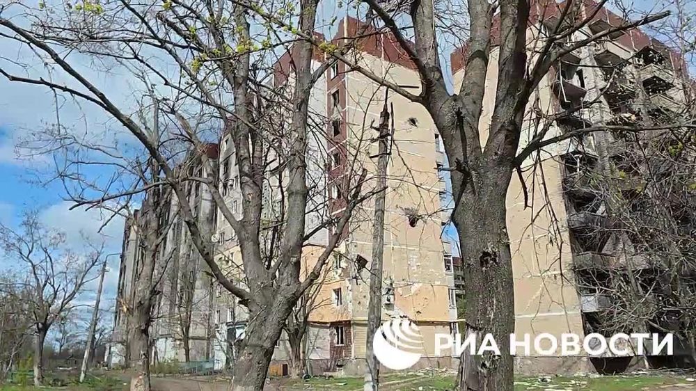 Офицеры ВСУ бежали из Угледара, бросая пехотинцев и раненых, рассказал РИА Новости житель города