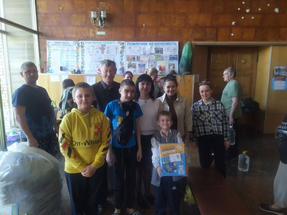 18 апреля, в преддверии празднования светлой Пасхи, при поддержке Уполномоченного по правам ребенка в Донецкой Народной Республика Федоренко Элеонорой в Зугрэсский ПВР была доставлена гуманитарная помощь