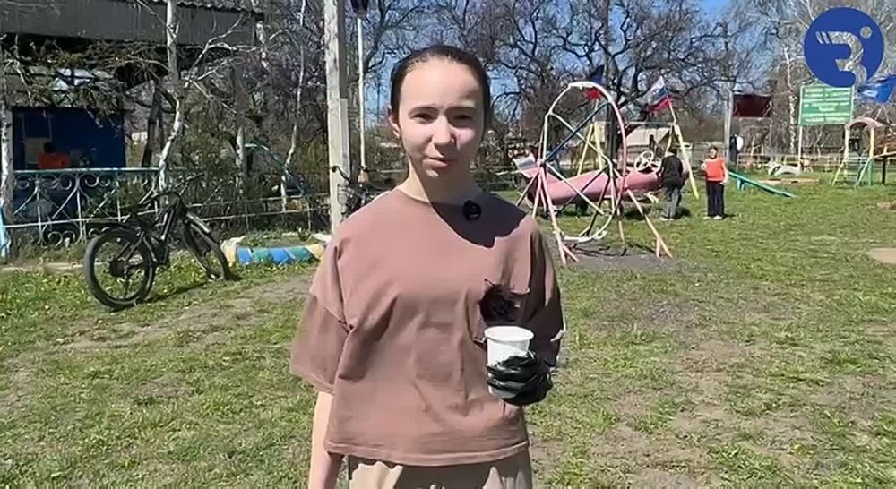 Преобразили детскую площадку в Моспино в День единых действий