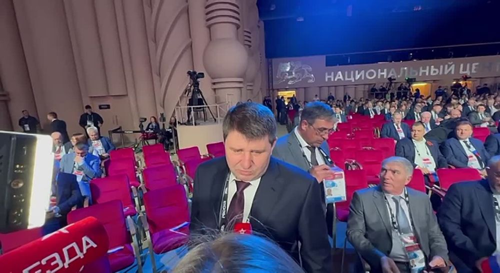 Представитель региональной группы ДНР, глава муниципального округа Макеевка Владислав Ключаров поделился информацией о текущих задачах, стоящих перед органами местного самоуправления