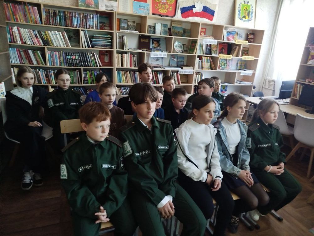 В детской библиотеке Ждановки провели экскурсию для юных казачат