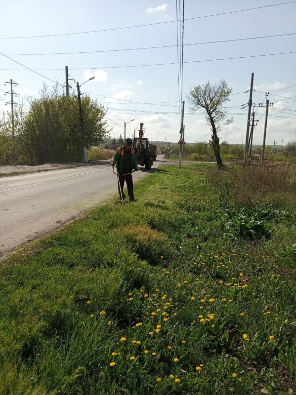 Силами коммунальных предприятий были проделаны работы по наведению чистоты и порядка на территории г. Моспино: