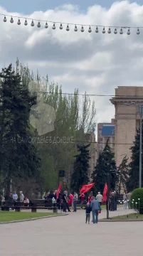 Атмосфера на площади Ленина в Донецке