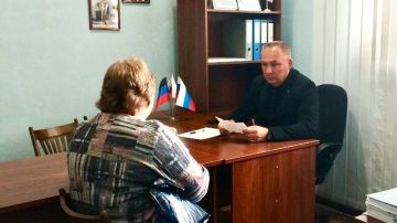 Сегодня в общественной приемной Партии «Единая Россия» Буденновского района состоялся прием граждан, который провел руководитель Управы Буденновского внутригородского района Михаил Меренков