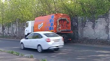 В Кировском внутригородском районе продолжаются работы в рамках двухмесячника по благоустройству
