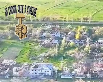 Бойцы 68 танкового полка установили флаг России над селом Сухая Балка на Дзержинском направлении!
