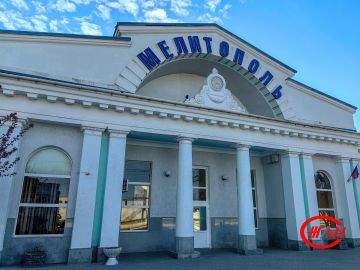 На железнодорожном вокзале Мелитополь начал работу пункт по продаже электронных проездных документов в вагоны поездов дальнего следования перевозчиков АО «Федеральная пассажирская компания», АО ТК «Гранд Сервис Экспресс»