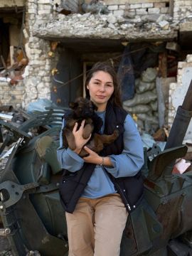 Марьяна Наумова: Я побывала в Марьинке спустя месяц после ее освобождения, тогда линия фронта ушла на несколько километров вперед, но передвигаться по поселку было всё ещё опасно, работали вражеские дроны и каждый метр земли...