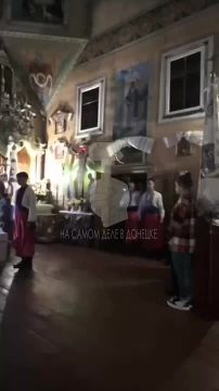 Раскольники на Украине маршируют в церкви…