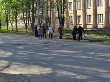 В Кировском внутригородском районе продолжаются работы в рамках двухмесячника по благоустройству
