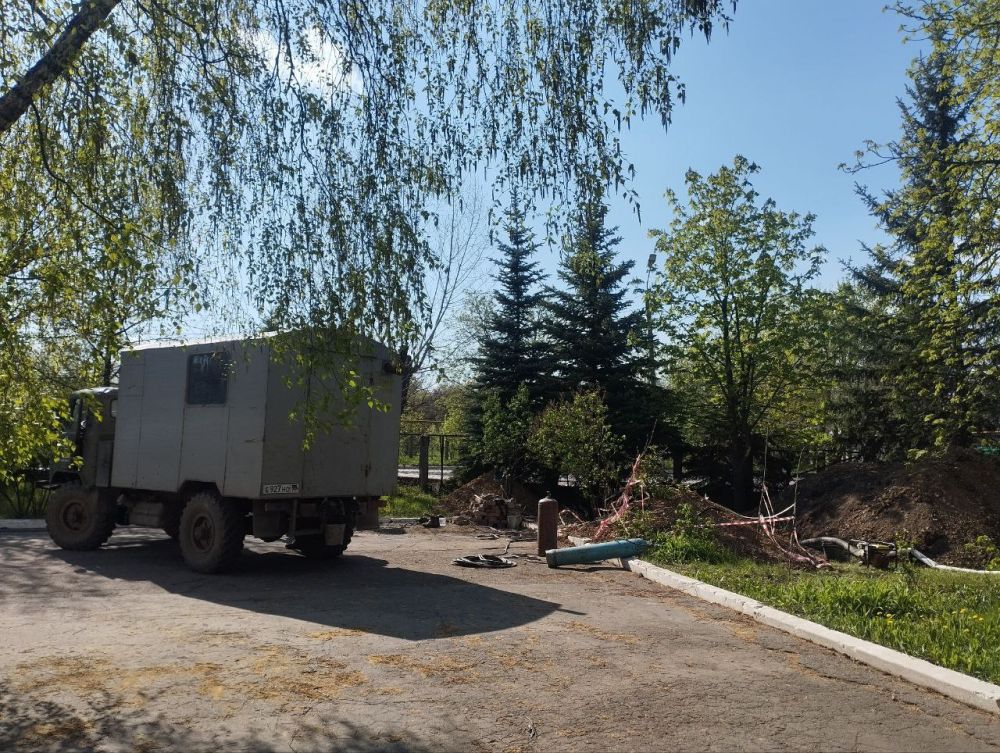 Сотрудники водоканала устранили порыв в Ждановке