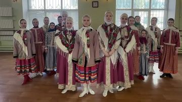 Хорошие друзья нашего канала много лет проводят акцию «Счастливые каникулы», позволяющую детям из прифронтовой полосы ДНР посетить Москву, Тулу и другие города России
