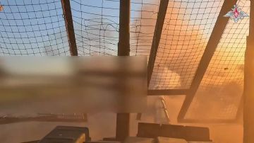Минобороны России: Танкисты «Южной» группировки войск уничтожают огневые точки, укрепленные позиции и бронетехнику ВСУ, поддерживая пехоту