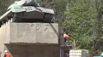 Глава ДНР Денис Пушилин проверил ход работ на Аллее Победы в Горняцком районе Макеевки