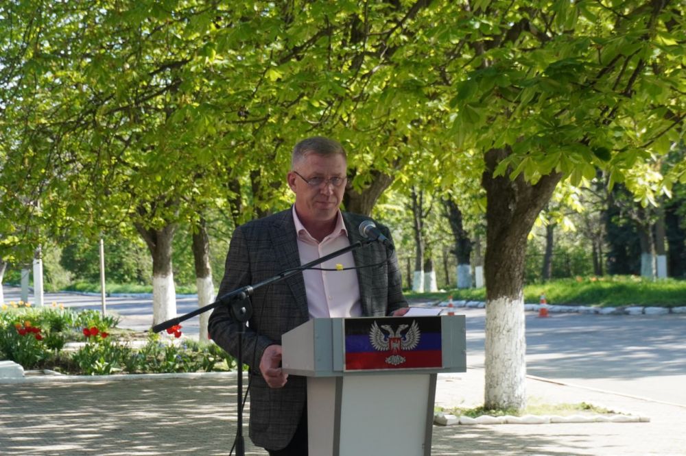 Сергей Юзвинкевич: Сегодня, в преддверии Международного дня памяти о чернобыльской катастрофе вместе с представителями трудовых коллективов возложил цветы к памятному знаку, установленному в память о жертвах трагедии на...