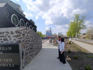 Состоялось выездное совещание в сквере "Освободителей"