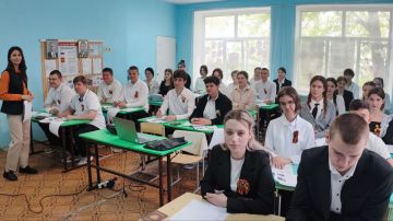 Знать, чтобы помнить. ДИКТАНТ ПОБЕДЫ Сегодня, 25 апреля, на открытой площадке на базе ГБОУ "Новоащовская школа # 1 Новоазовского м. о. "прошла Международная историческая акция «Диктант Победы»