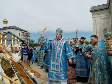Освятили кресты для собора