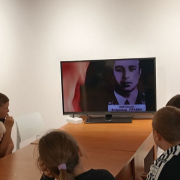 24 апреля 2025 года. В Детском центре МКУ "Володарский краеведческий музей" для учеников 3 и 4 классов ГБОУ "Володарская школа №2 Володарского м.о." состоялся кинолекторий с последующим практическим заданием