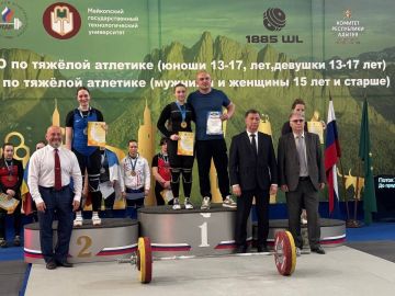 Ещё одна во втором соревновательном дне Чемпионата и Первенства Южного Федерального Округа России по тяжелой атлетике, проходящего с 21 по 28 апреля в Майкопе, Республика Адыгея: