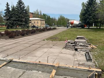 В Новоазовске продолжаются работы по благоустройству, и мы особенно гордимся тем, что с особым вниманием относимся к местам памяти