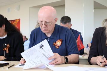 Олег Моргун: Написал «Диктант Победы». С профильными заместителями, руководителями структурных подразделений АГО Мариуполь, главами внутригородских управ и депутатами городского совета ответили на вопросы о героях и событиях...