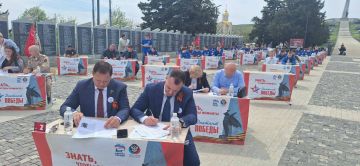 Депутаты Народного Совета принимают участие в Диктанте Победы на территории мемориального комплекса «Саур-Могила»