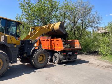 В Кировском внутригородском районе продолжаются работы санитарному содержанию территории