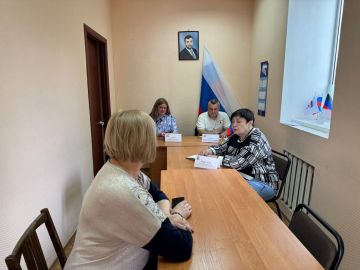 Сегодня, 25 апреля секретари первичных отделений партии «Единая Россия» Червоногвардейского района провёли приём граждан в Общественной приемной Председателя партии «Единая Россия» Червоногвардейского района городского...