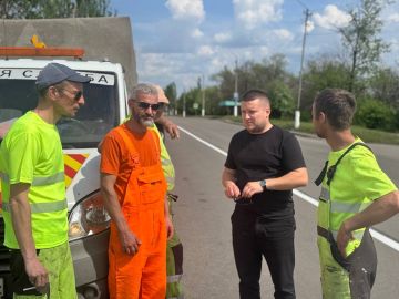 В Снежном обновляют дорожную разметку