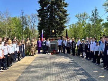 Елена Рязанцева: В Пролетарском районе города Донецка в парке имени Горького на Аллее Славы, у памятника героям-ликвидаторам аварии на Чернобыльской атомной электростанции, состоялось торжественное мероприятие, посвящённое...