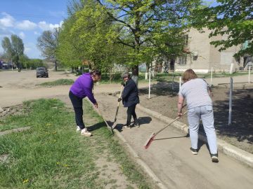 25.04.2025г с целью подготовки поселка к празднованию 80-летия Дня Победы, в рамках двухмесячника по благоустройству территорий, работники администрации, ГБОУ Луганская школа 12, ГКДОУ Луганский детский сад 11, ГБУ ЦГБ...
