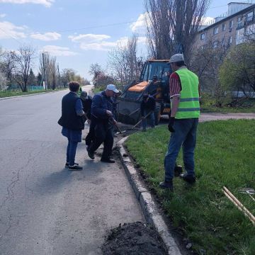 В Кировском продолжаются работы по благоустройству
