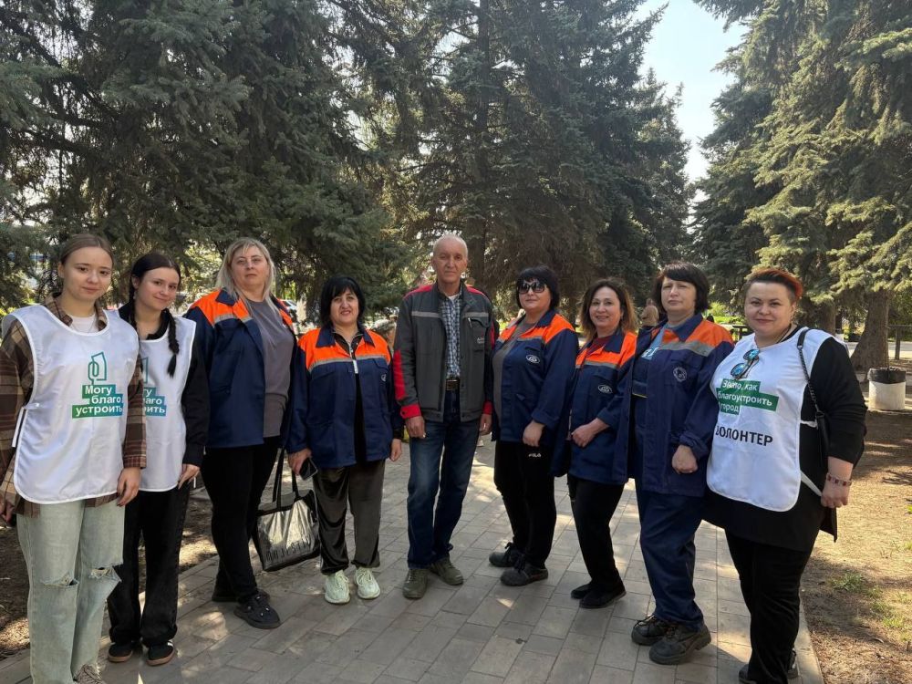 Волонтеры помогают жителям принять участие в голосовании за реконструкцию объектов благоустройства в Ждановке