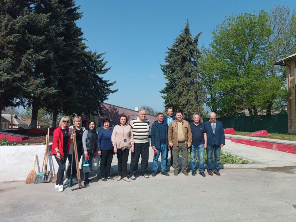 Игорь Лызов: Вместе с коллегами и депутатами Амвросиевского муниципального совета принял участие во Всероссийском субботнике