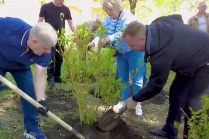 Премьер-министр ДНР Андрей Чертков принял участие в общероссийском субботнике
