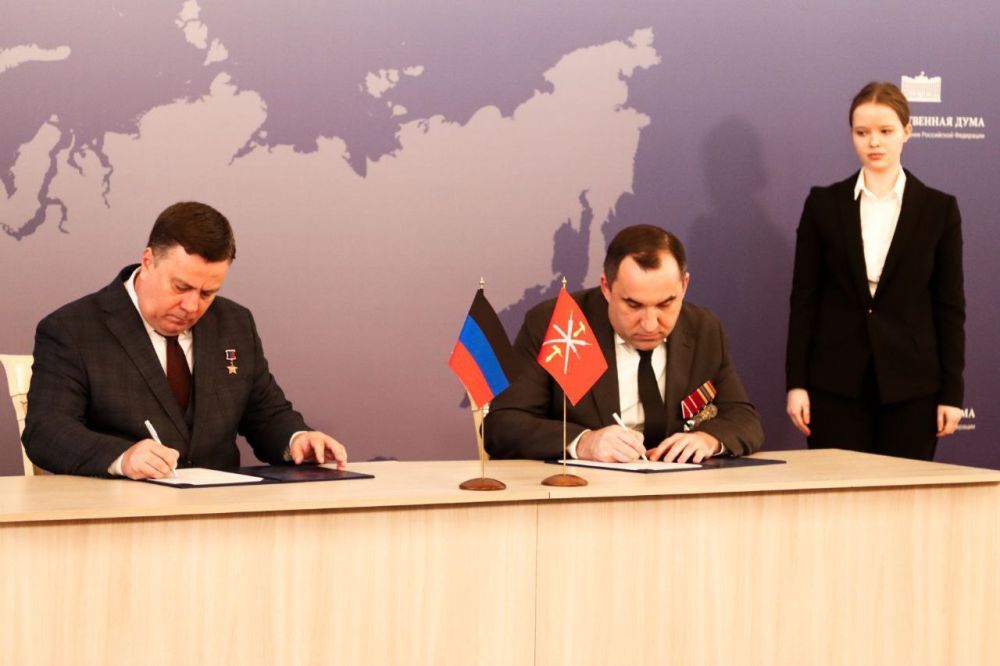 Константин Кузьмин: В День российского парламентаризма подписали Соглашение о межпарламентском сотрудничестве с Тульской областной Думой