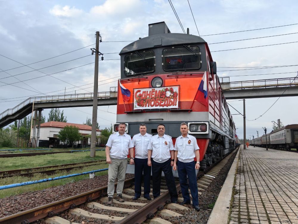 Сегодня из ДНР в направлении Мелитополя и далее в Крым отправили эстафетный контейнерный поезд, сообщил глава правительства республики Андрей Чертков