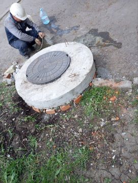 Самарские коммунальщики закрыли колодец в одном из дворов Снежного
