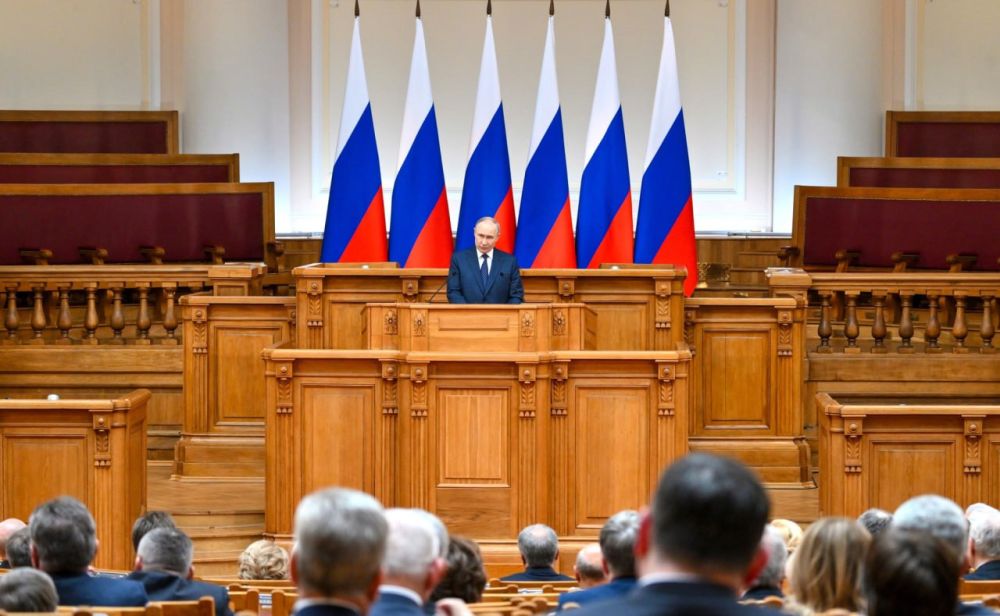 Президент Российской Федерации Владимир Путин встретился с членами Совета законодателей при Федеральном Собрании Российской Федерации