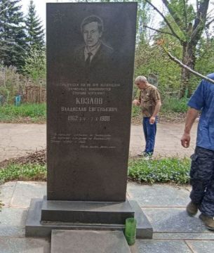 Дмитрий Огилец: 26 апреля члены Горловской городской организации -Российский союз ветеранов Афганистана и специальных военных операций" провели субботник по наведению порядка на памятниках погибших афганцев