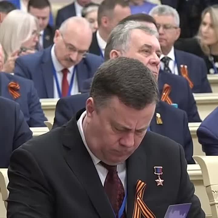 Константин Кузьмин: В ходе заседания Совета законодателей Председатель Совета Федерации Валентина Матвиенко призвала Минпросвещения РФ решить проблему с низкими зарплатами молодых учителей